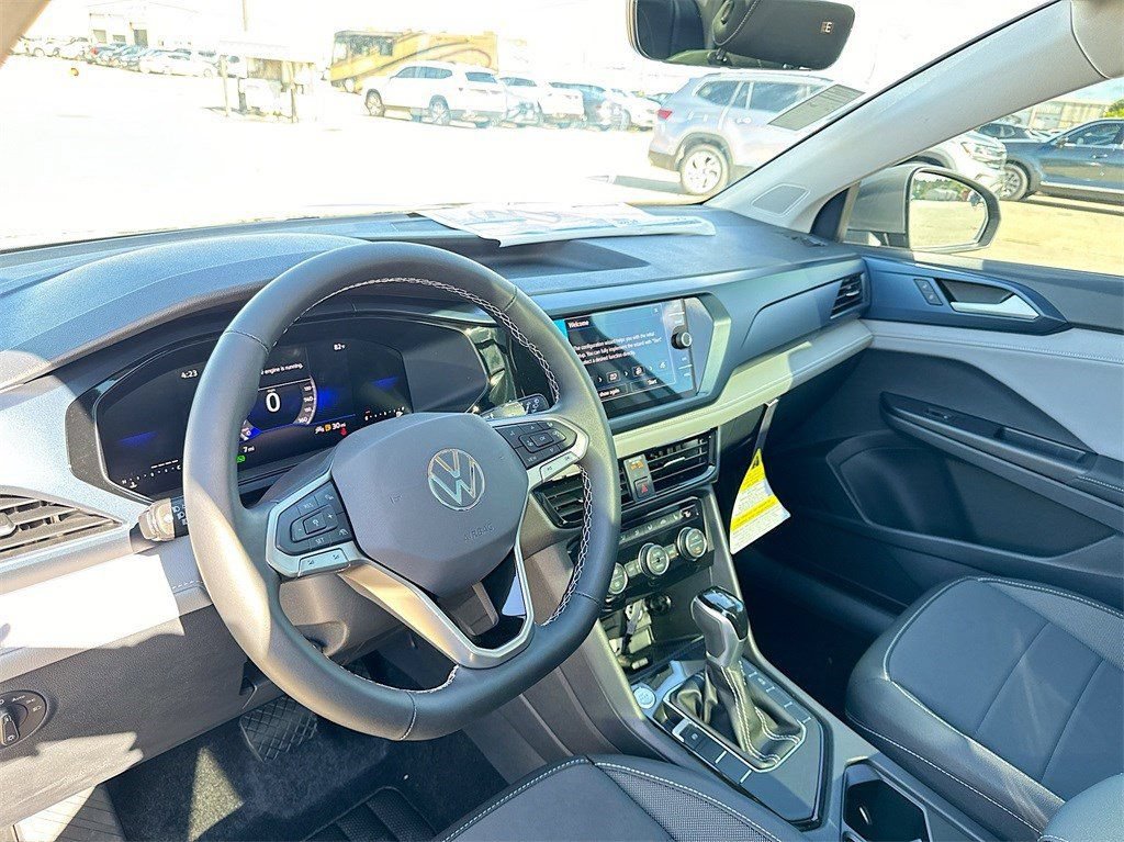 Used 2024 Volkswagen Taos SE FWD image 9