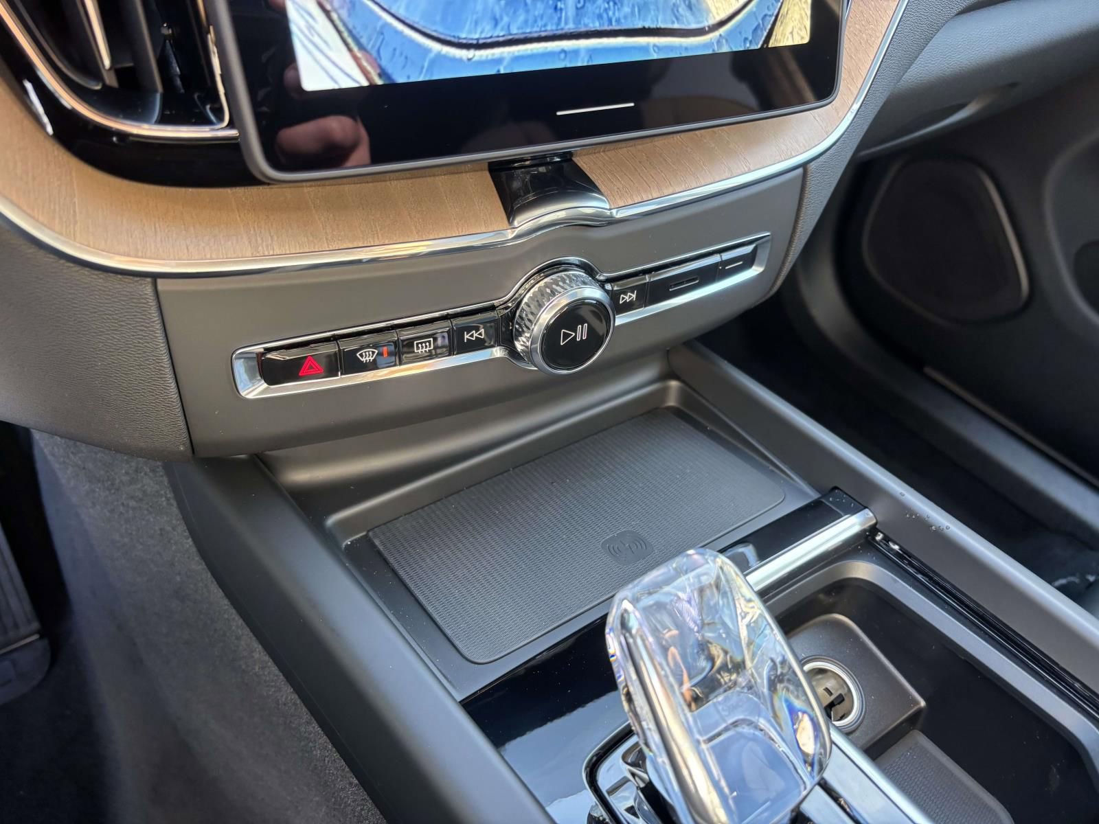 New 2026 Volvo XC60 B5 Plus w/ Protection Package Premier image 21