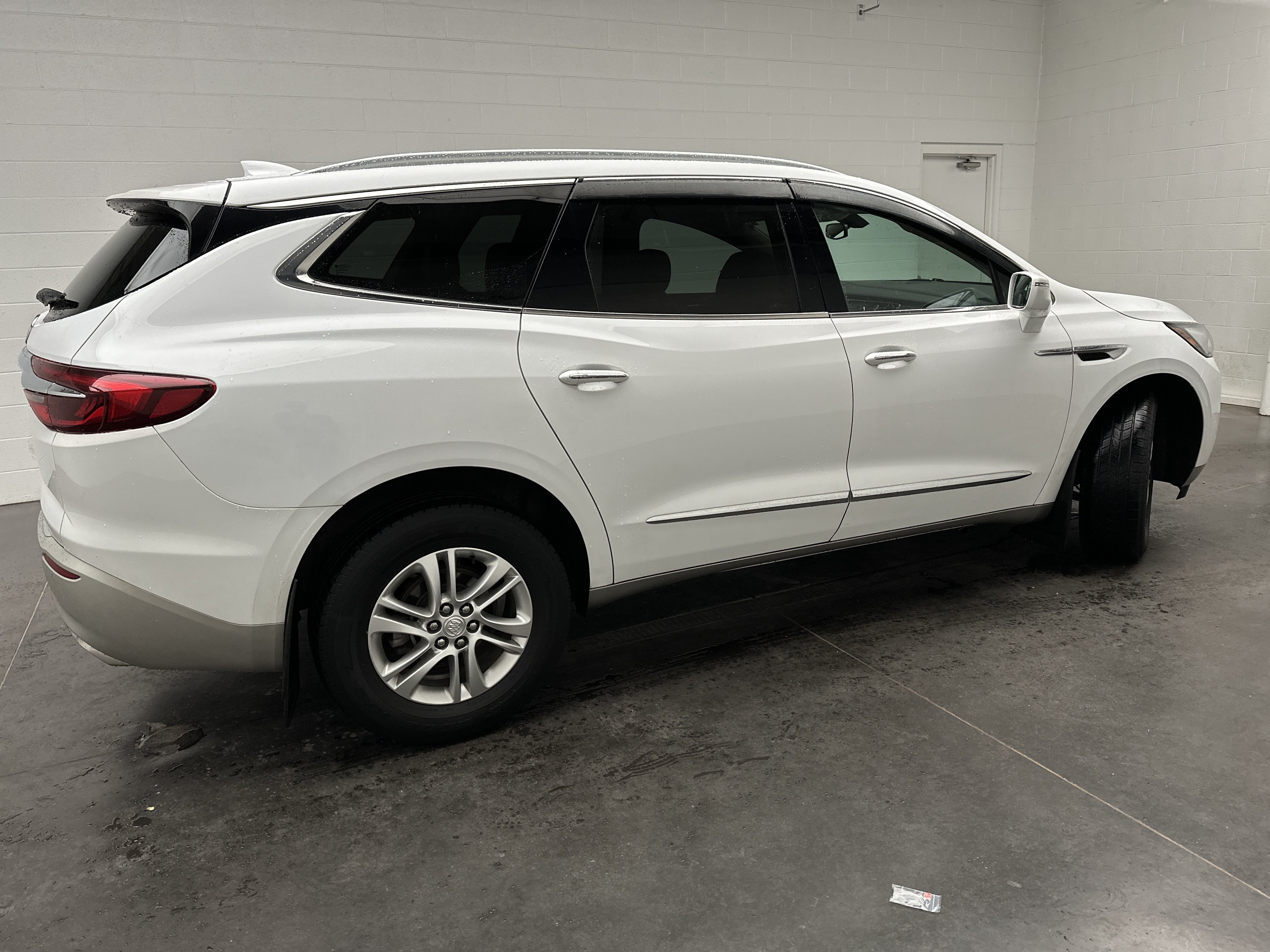 Used 2020 Buick Enclave Essence w/ Sound and Sites Package FWD image 9