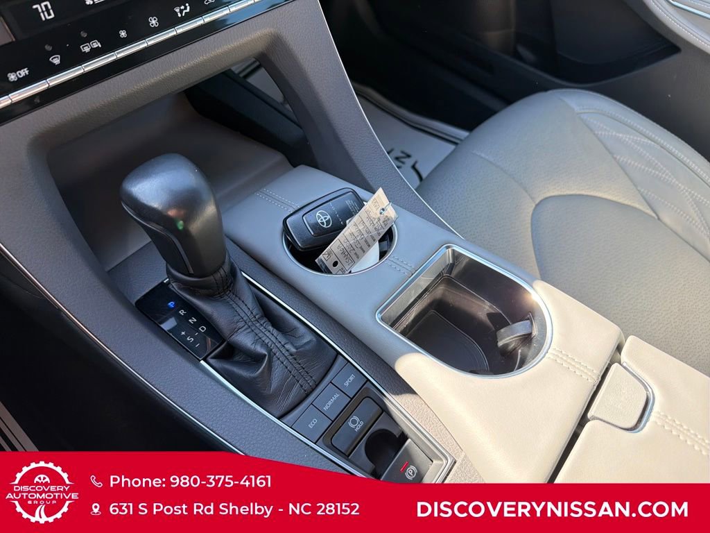 Used 2020 Toyota Avalon Limited image 22