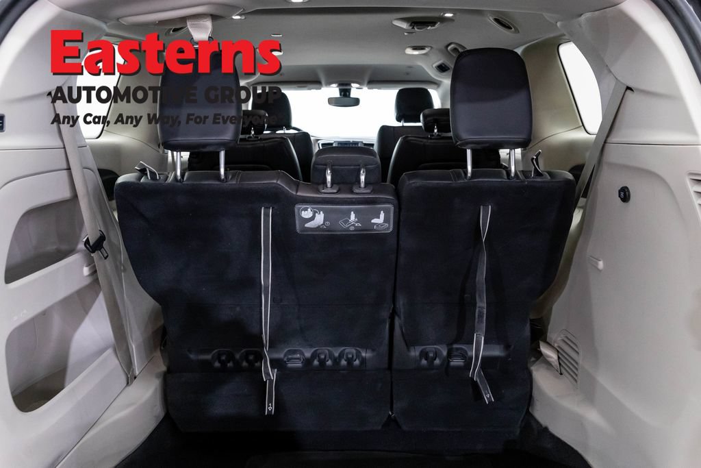 Used 2019 Chrysler Pacifica Touring-L FWD image 9