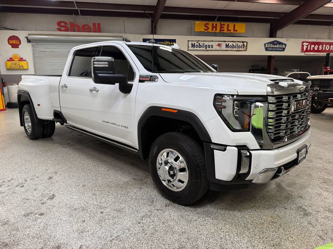 Used 2024 GMC Sierra 3500 Denali w/ Denali Reserve Package AWD/4WD image 11
