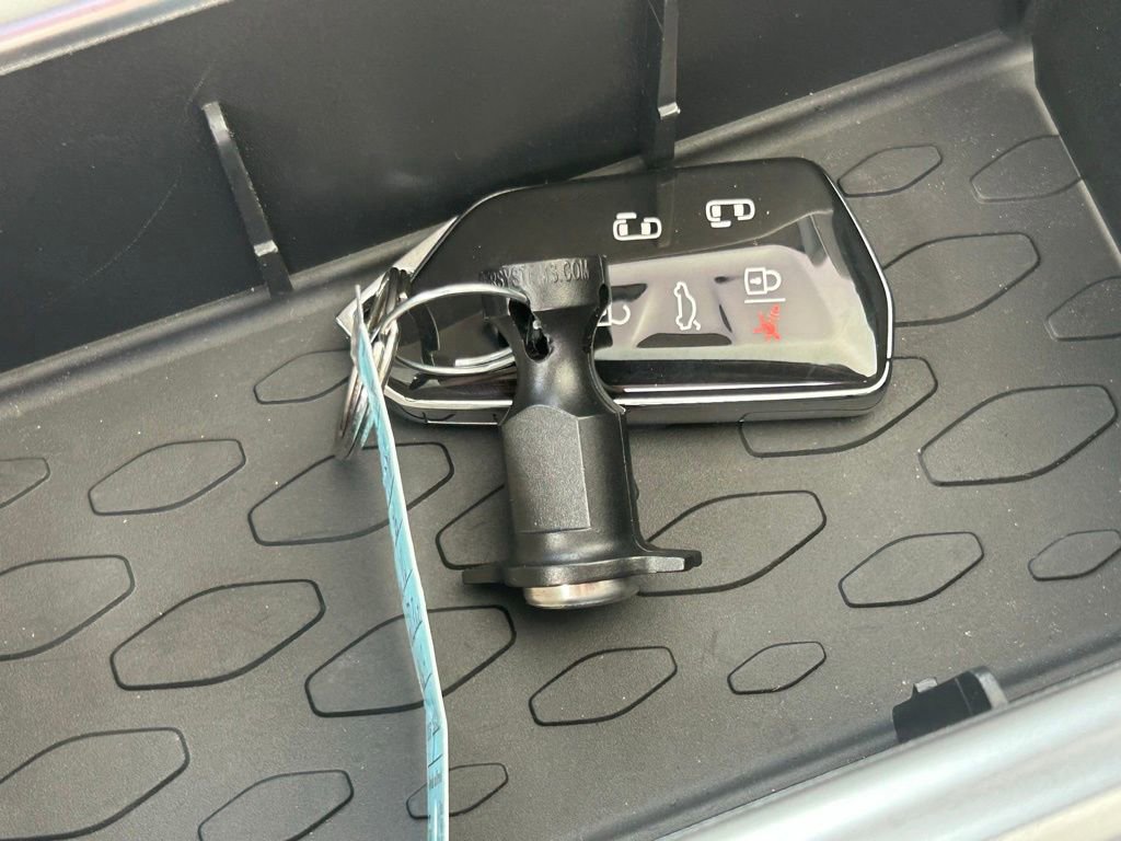 Used 2025 Volkswagen ID. Buzz 1st Edition image 73