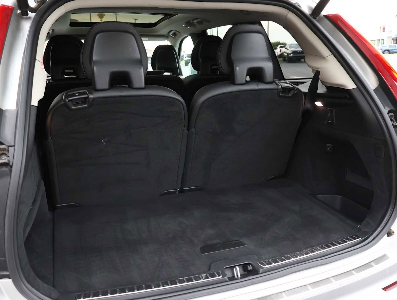 Used 2020 Volvo XC90 T6 Momentum image 28