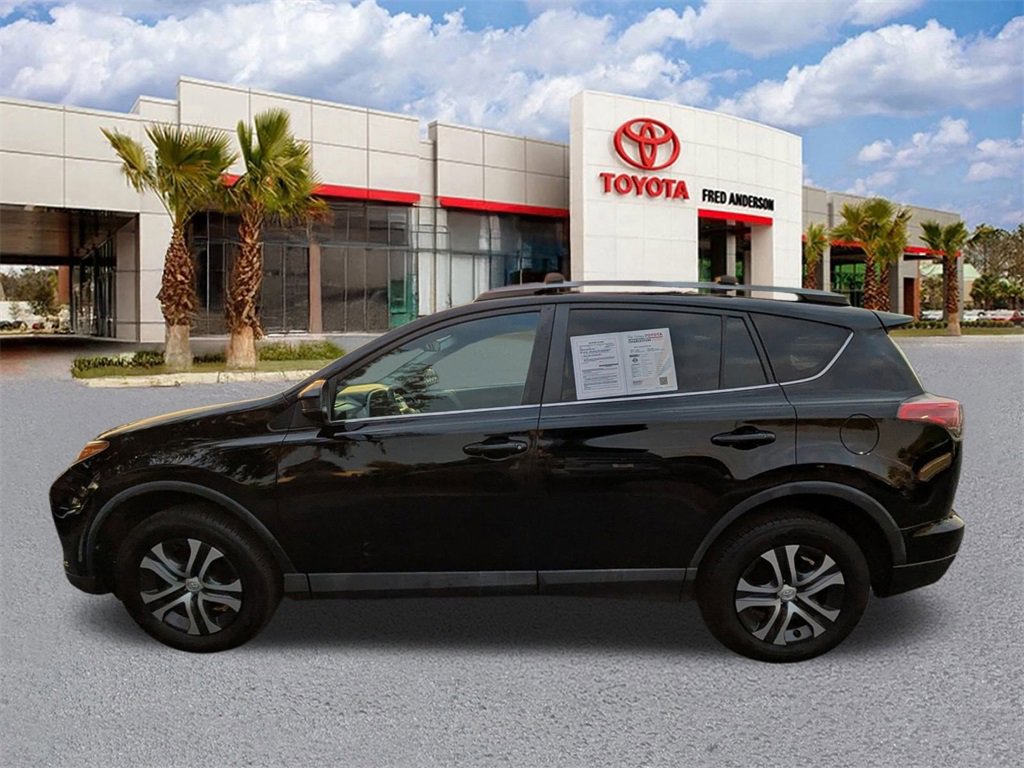 Used 2018 Toyota RAV4 LE image 8