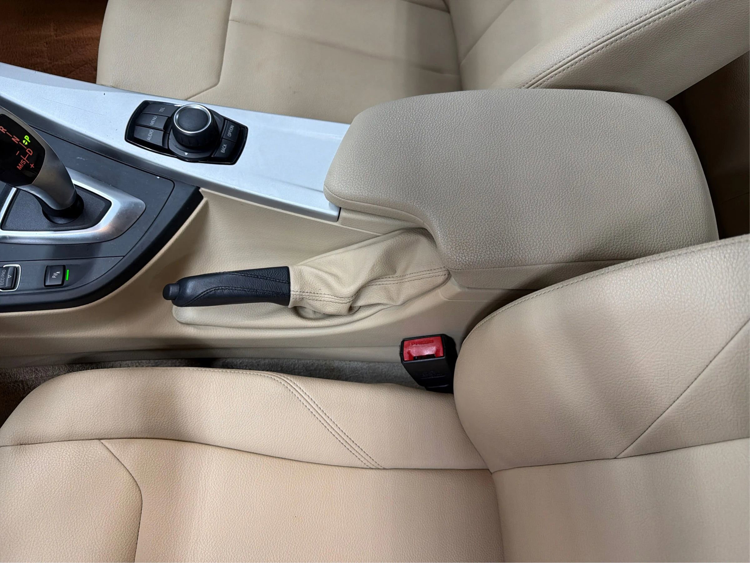 Used 2016 BMW 320i Sedan RWD image 32