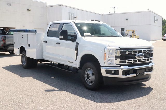 New 2025 Ford F350 XL w/ XL Chrome Package image 3