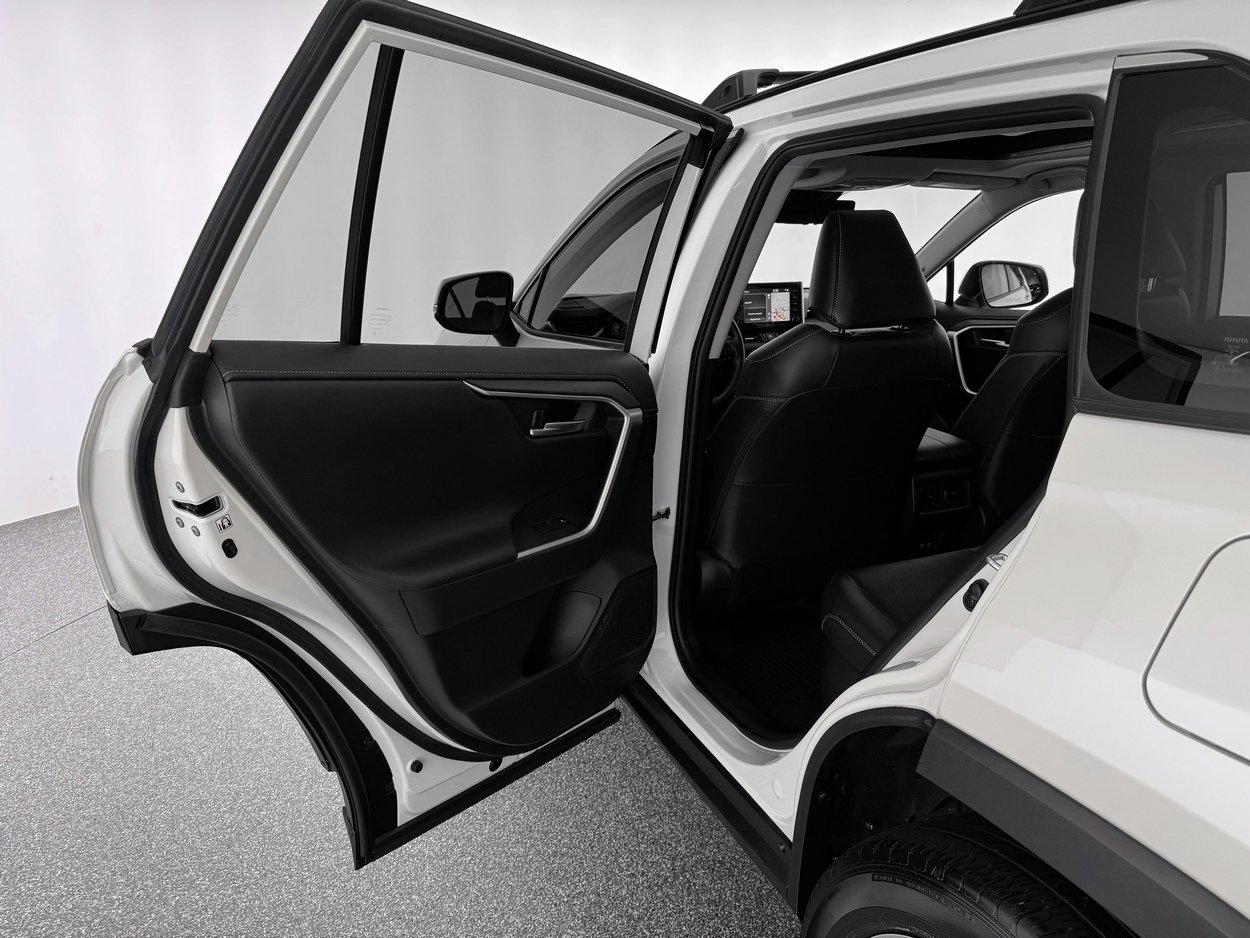 Used 2020 Toyota RAV4 Limited image 24