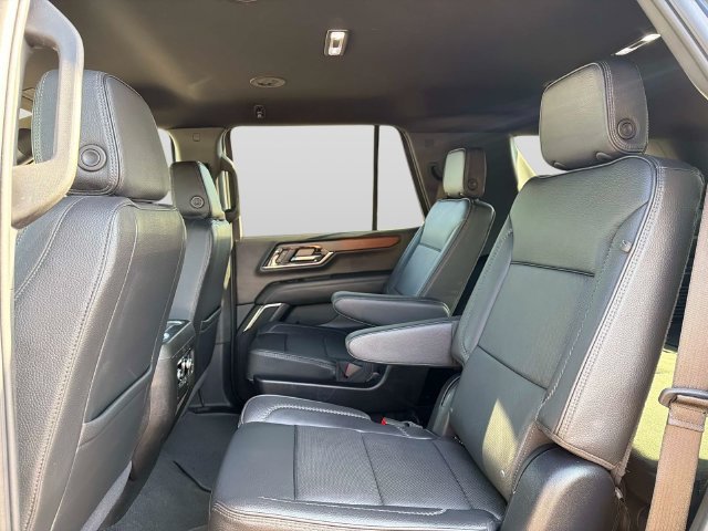 Used 2025 GMC Yukon Denali AWD/4WD image 13