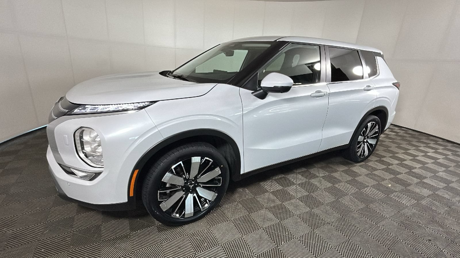 Used 2025 Mitsubishi Outlander SE AWD/4WD image 6