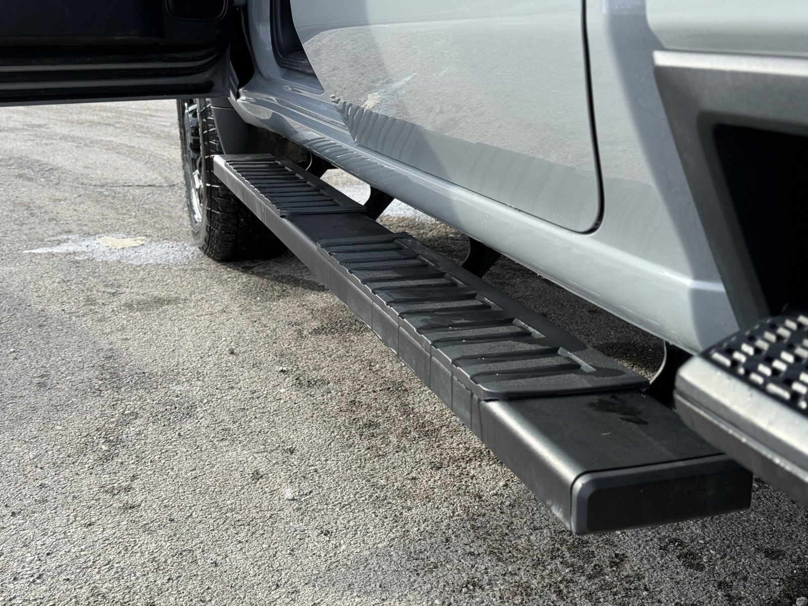 Used 2025 Chevrolet Silverado 2500 Custom w/ Custom Value Package image 13