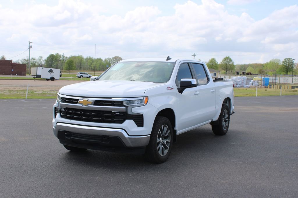 Used 2023 Chevrolet Silverado 1500 LT w/ Z71 Off-Road Package AWD/4WD image 4