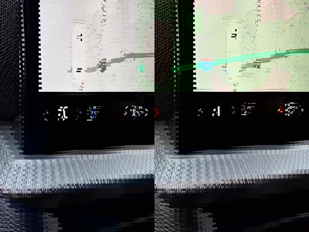 Used 2025 Ford Explorer ST-Line w/ Premium Package image 14