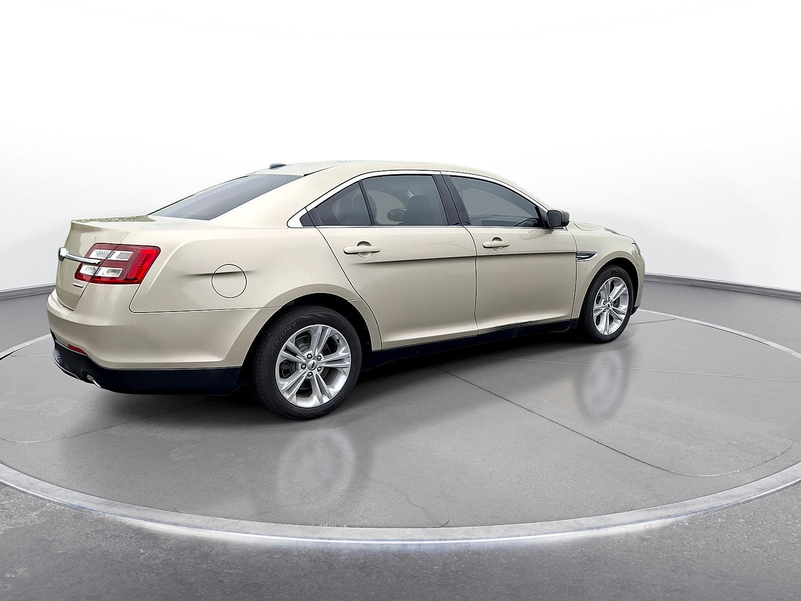 Used 2017 Ford Taurus SE FWD image 8