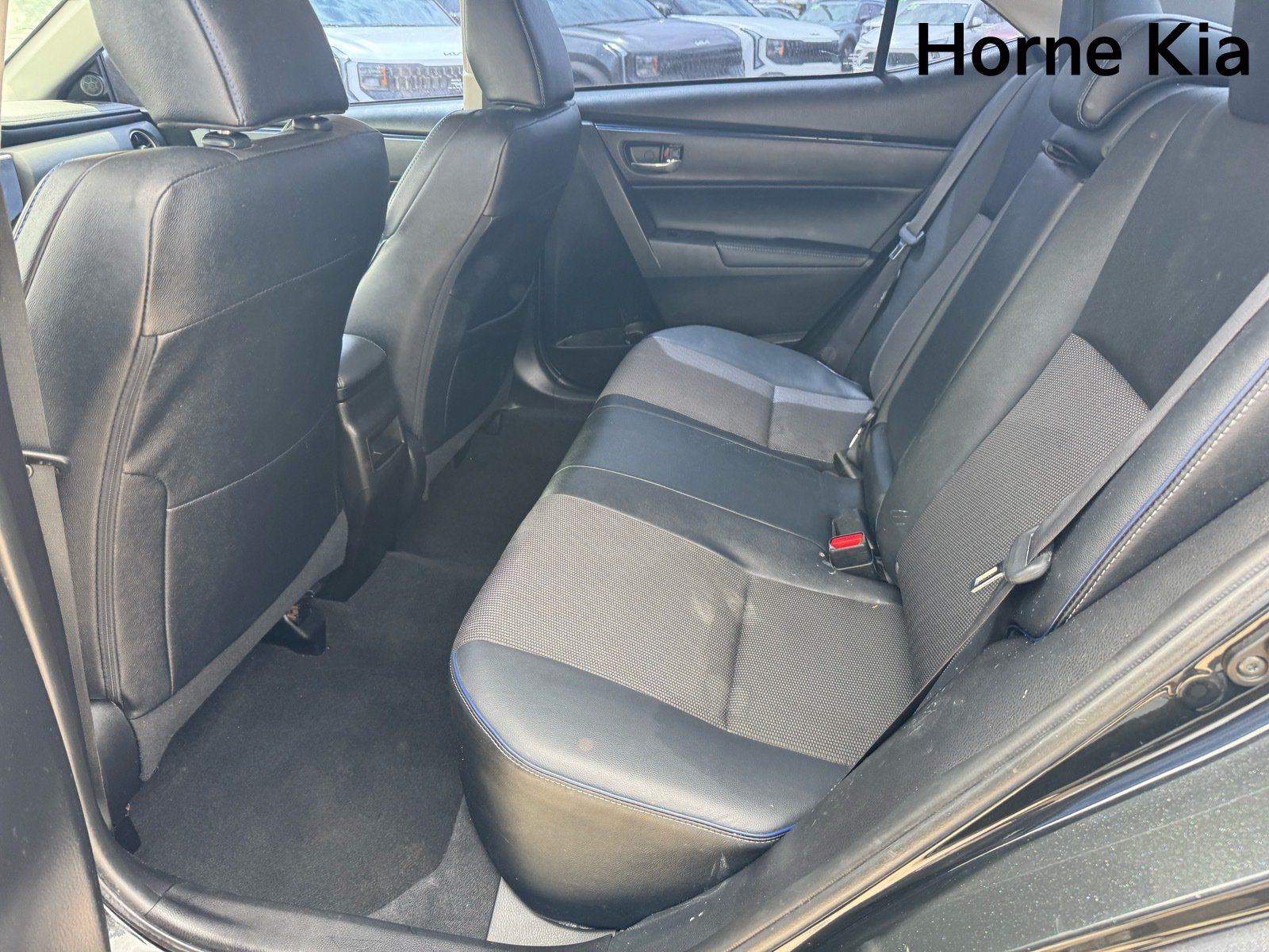 Used 2018 Toyota Corolla SE w/ Carpet Mat Package (TMS) FWD image 13