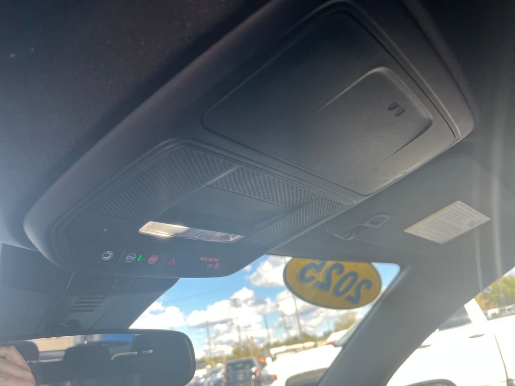 Used 2025 GMC Acadia Elevation image 17