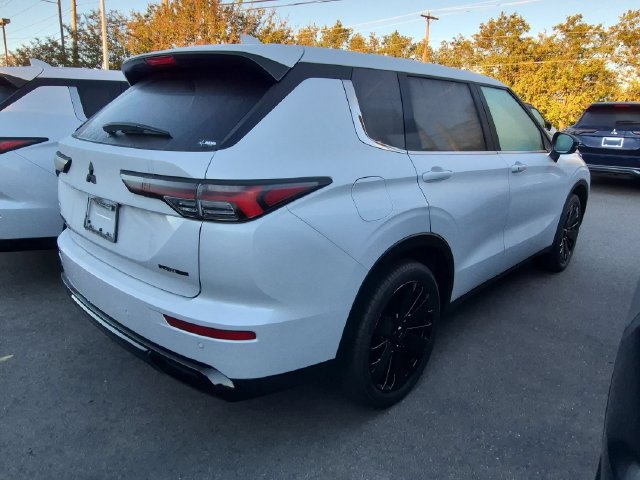 New 2026 Mitsubishi Outlander LE FWD image 3