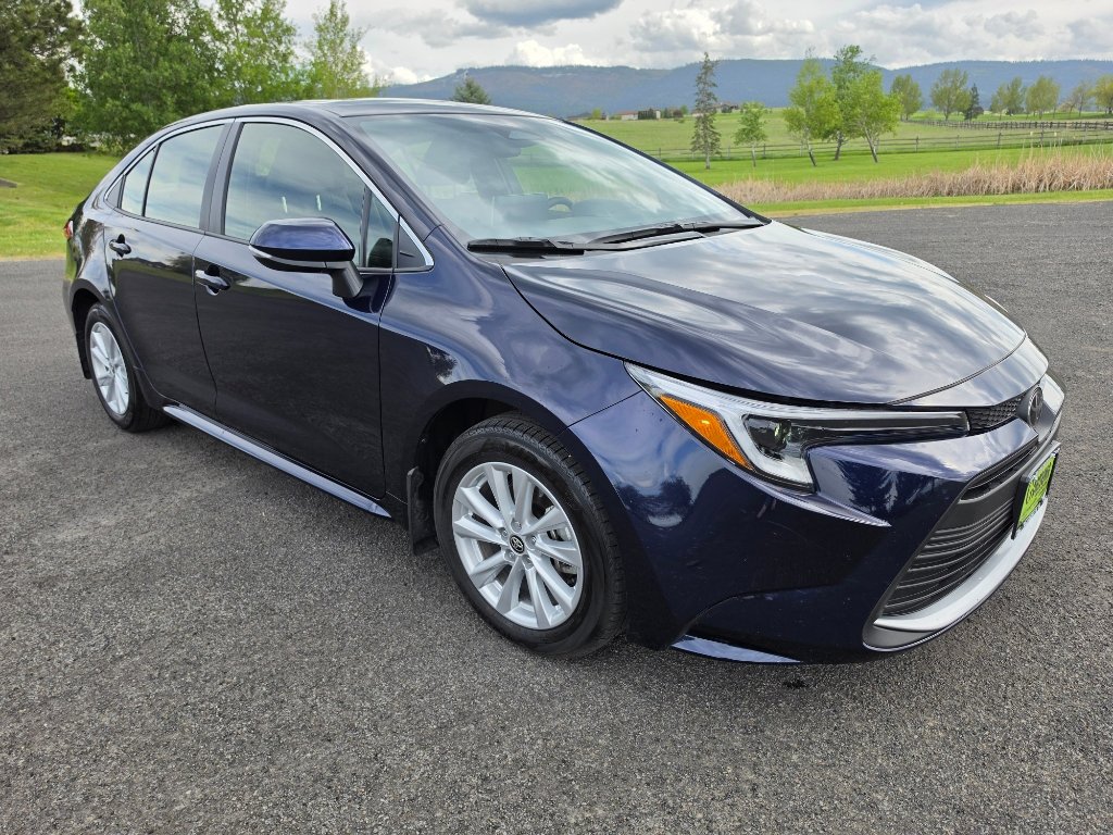 Used 2026 Toyota Corolla XLE FWD image 3