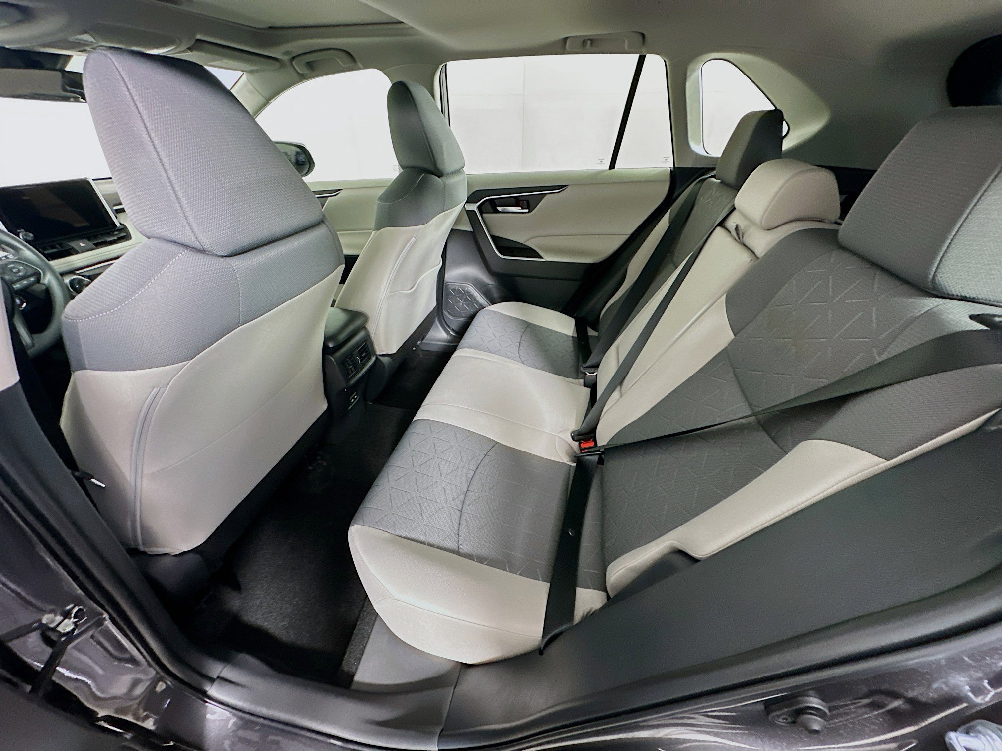 Used 2025 Toyota RAV4 XLE w/ Convenience Package FWD image 28