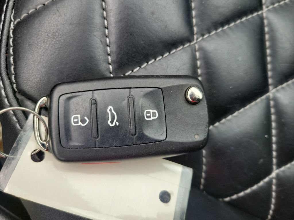 Used 2019 Volkswagen Beetle 2.0T Final Edition SEL FWD image 34