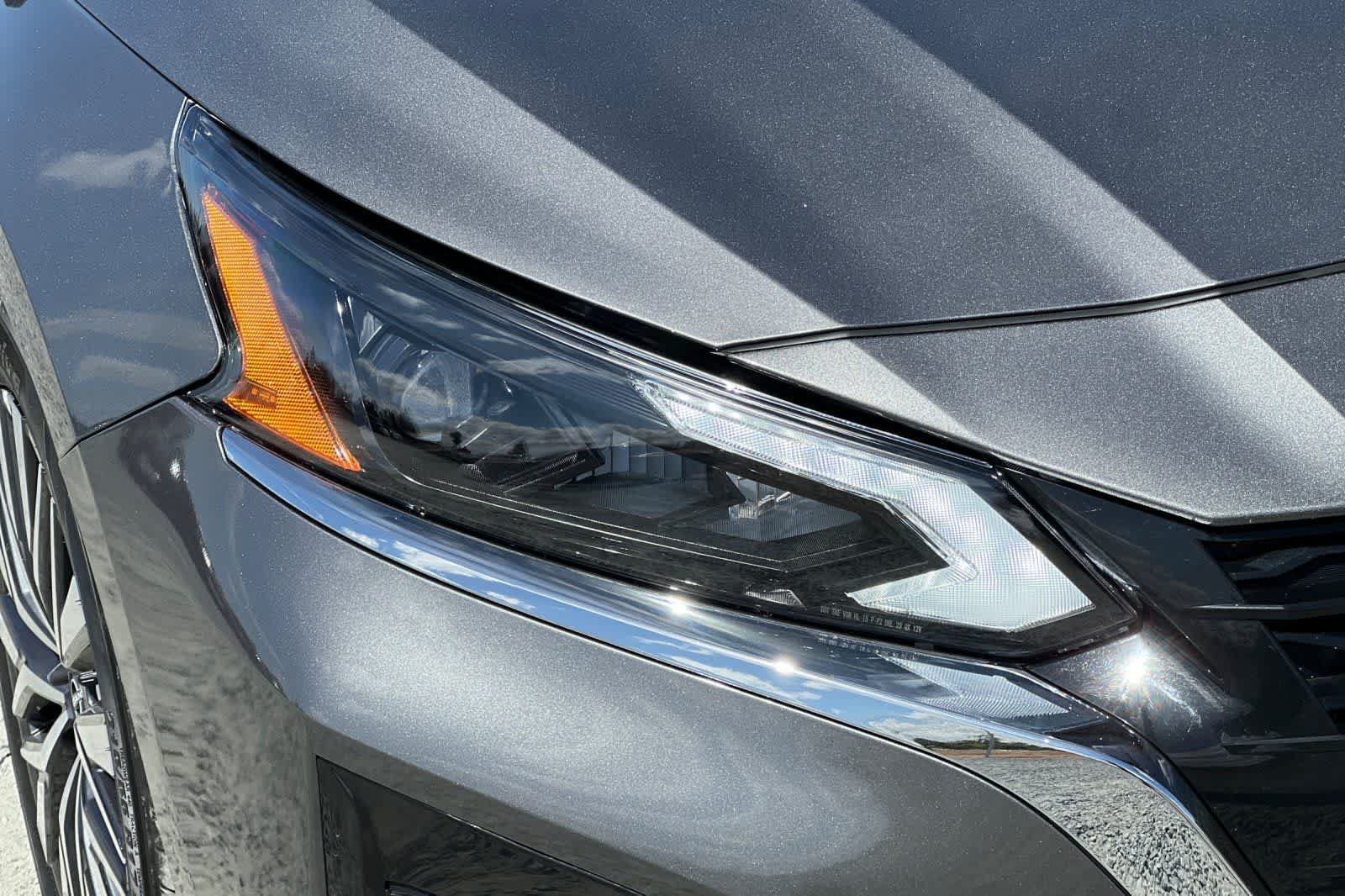 Used 2025 Nissan Altima 2.5 SV FWD image 32