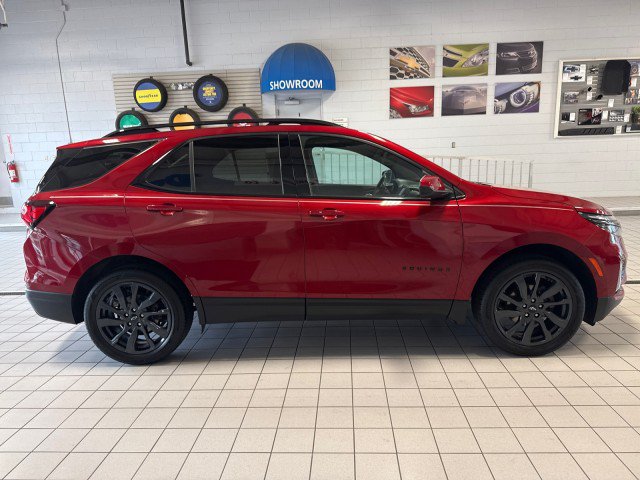 Used 2023 Chevrolet Equinox RS AWD/4WD image 2