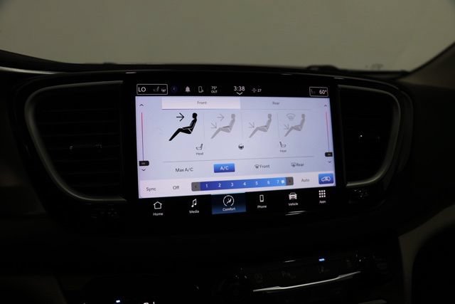 Used 2023 Chrysler Pacifica Touring-L FWD image 25