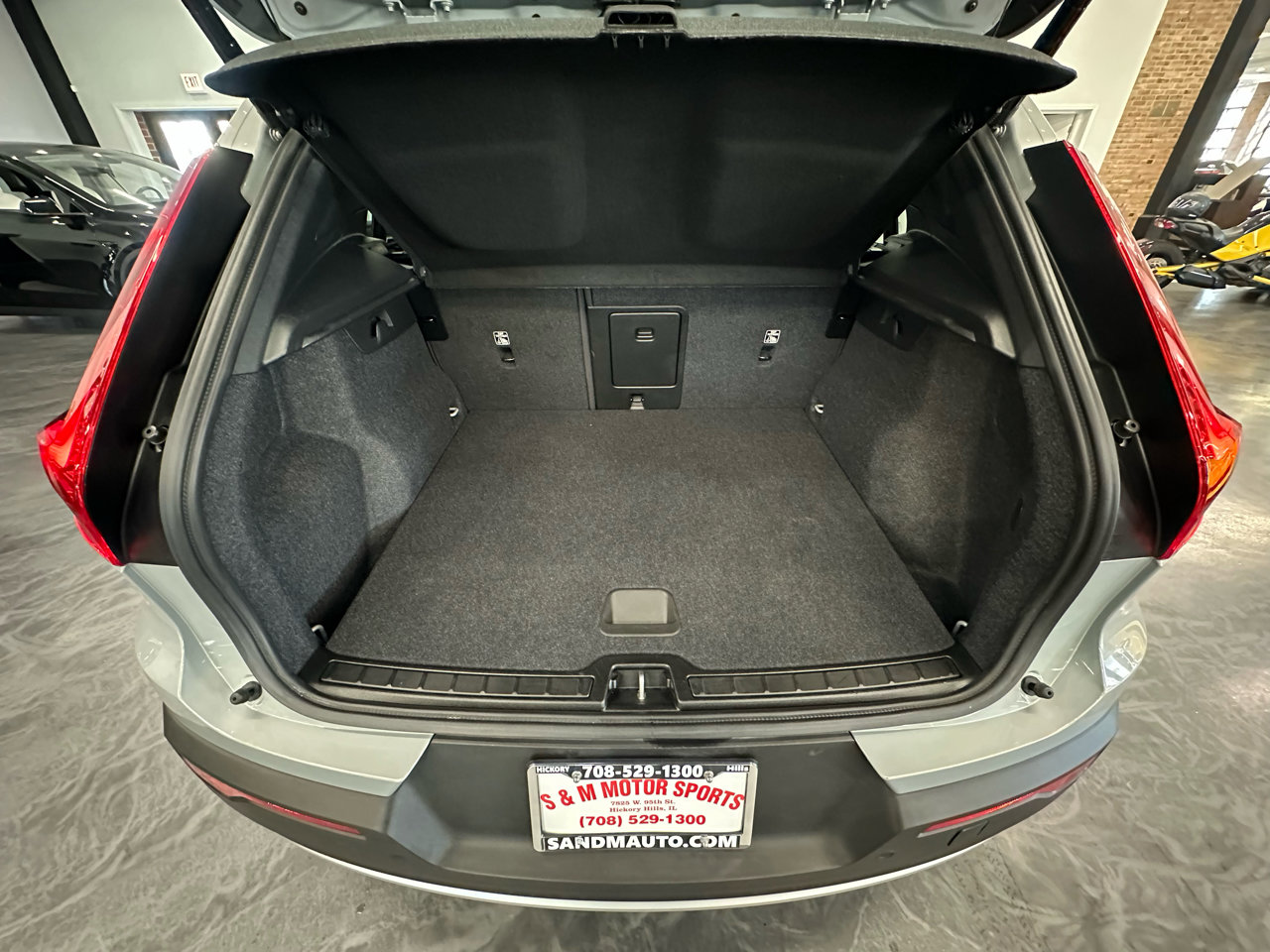 Used 2025 Volvo XC40 B5 Core image 19