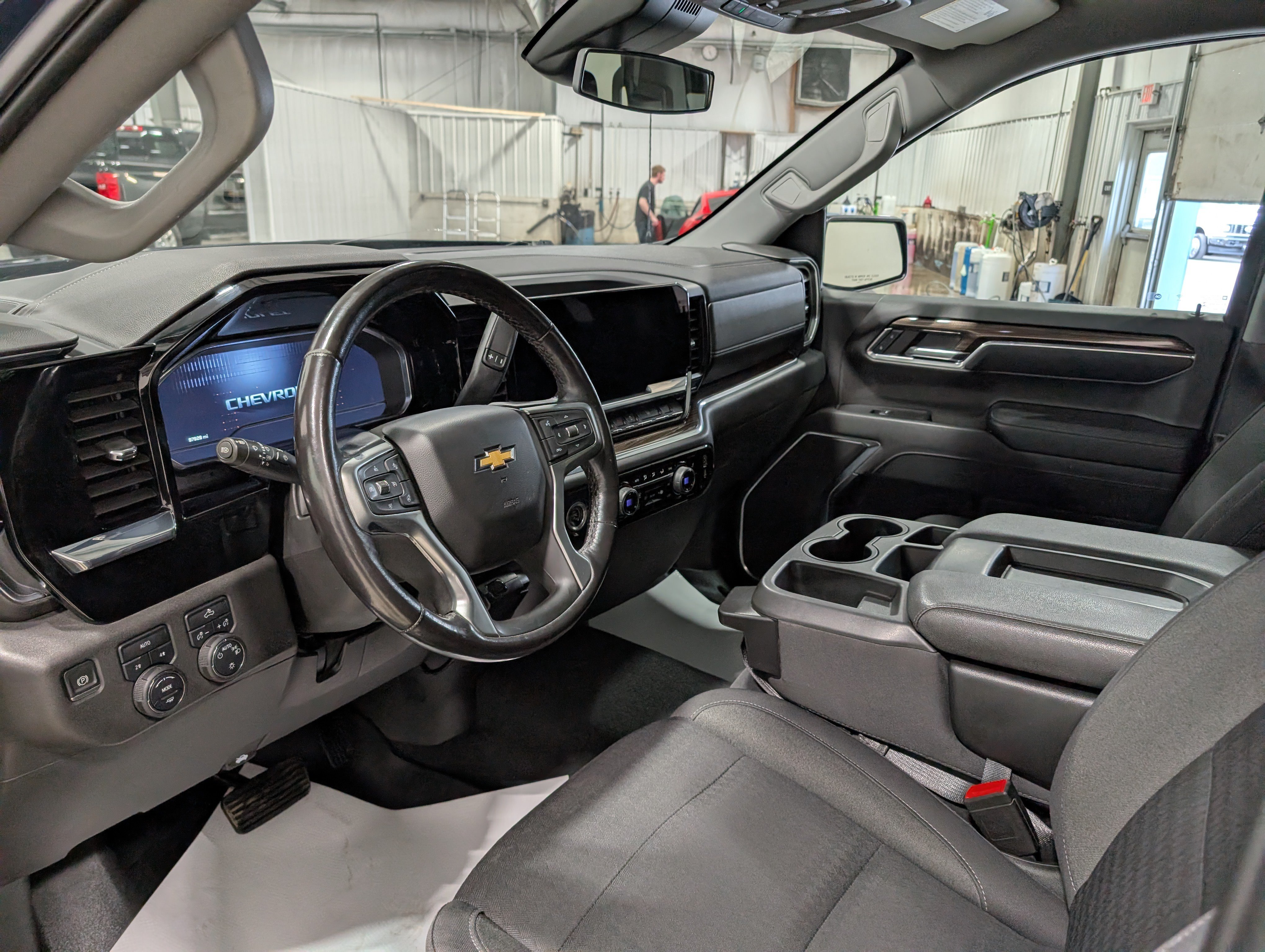 Used 2022 Chevrolet Silverado 1500 LT AWD/4WD image 15