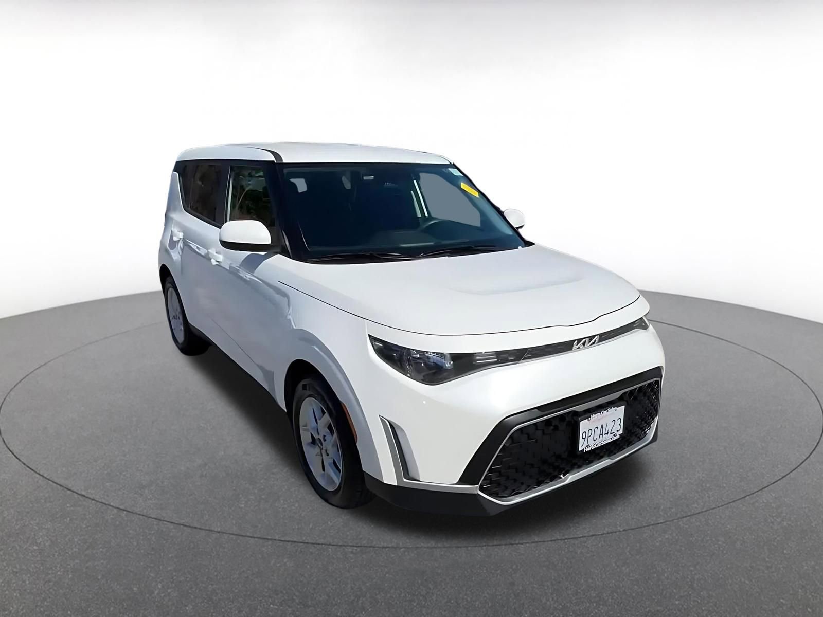 Used 2025 Kia Soul LX w/ LX Technology Package image 3