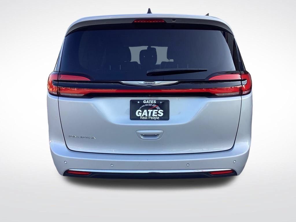 Used 2024 Chrysler Pacifica Touring-L FWD image 9