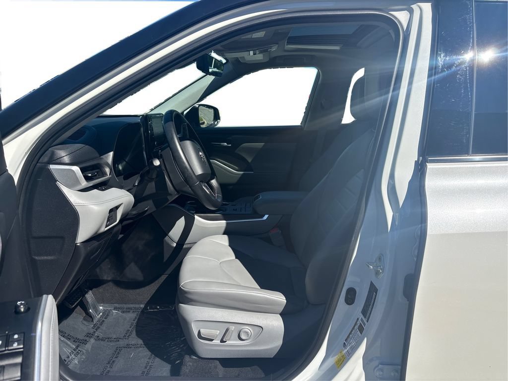 Used 2020 Toyota Highlander XLE AWD/4WD image 10
