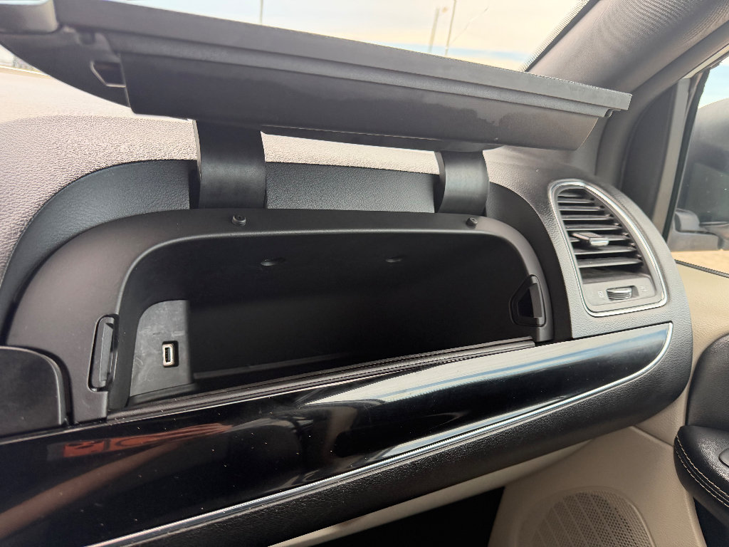 Used 2018 Dodge Grand Caravan SXT FWD image 25