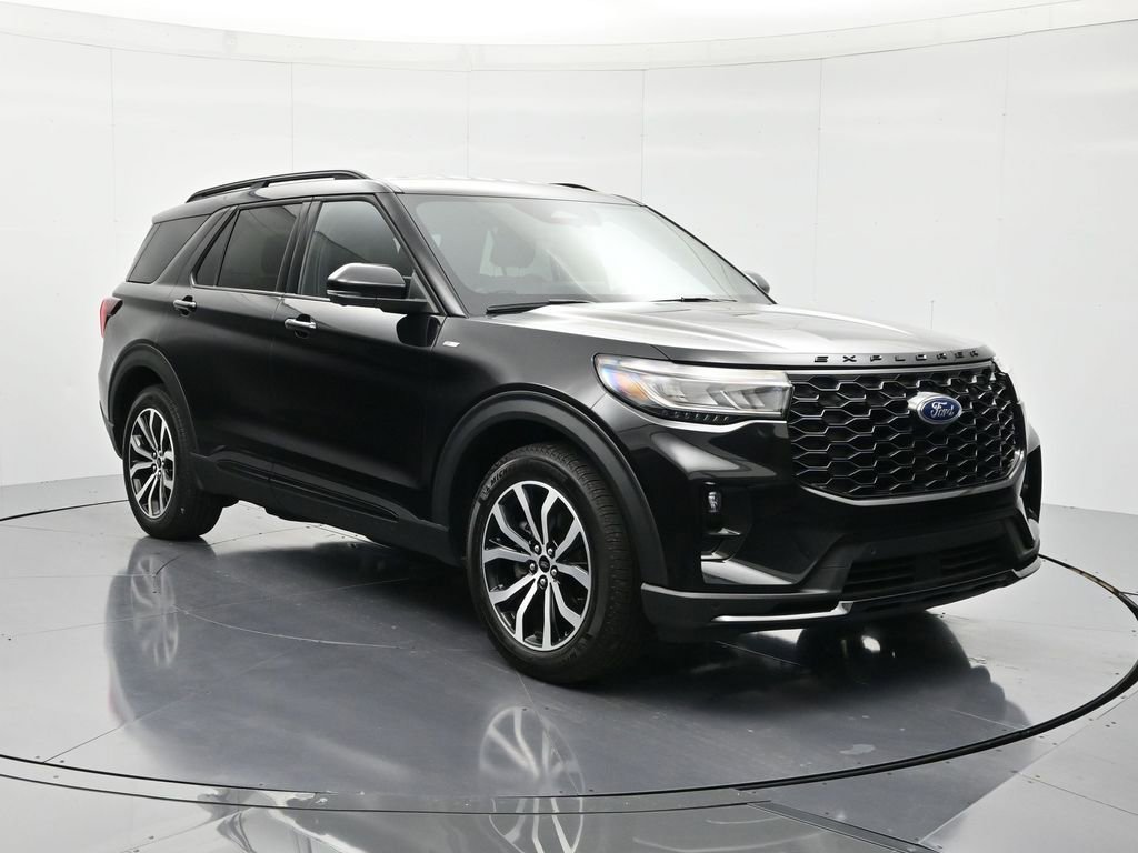 Certified 2025 Ford Explorer ST-Line w/ Premium Package image 3