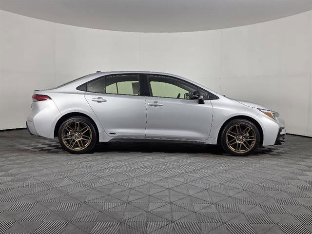 Used 2024 Toyota Corolla SE image 2