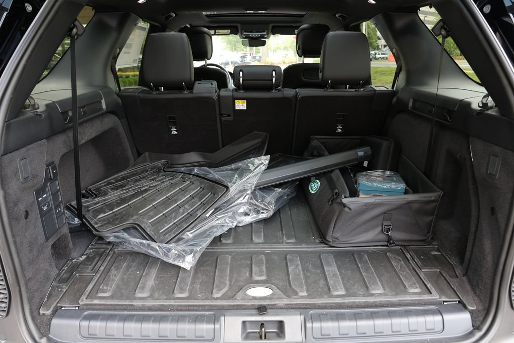 Used 2025 Land Rover Discovery Dynamic SE AWD/4WD image 7