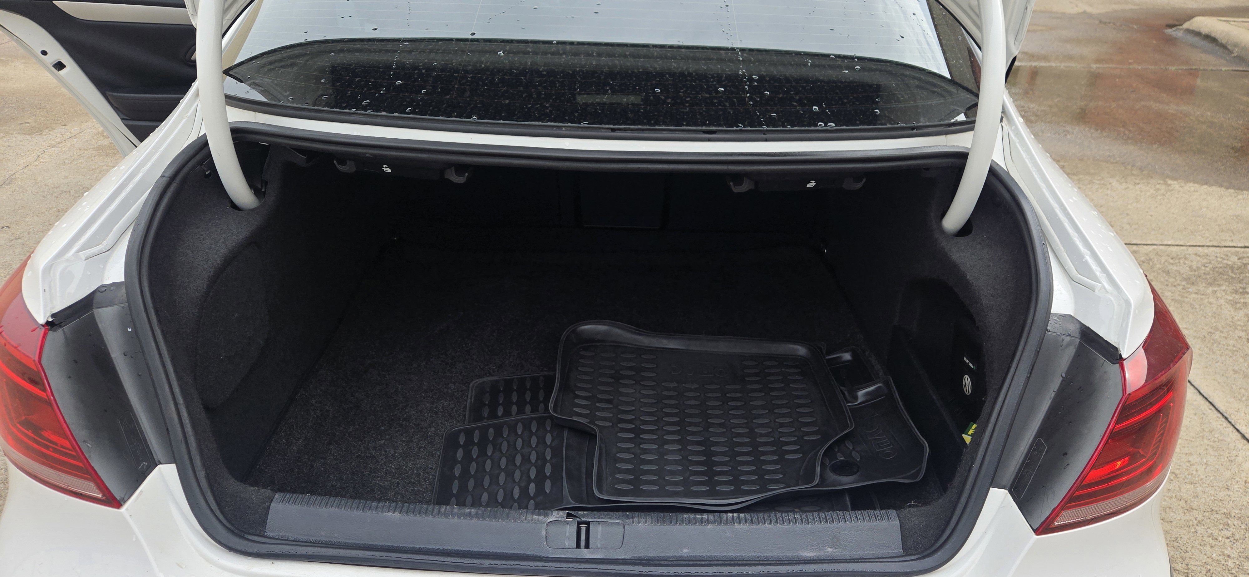 Used 2014 Volkswagen CC R-Line FWD image 19