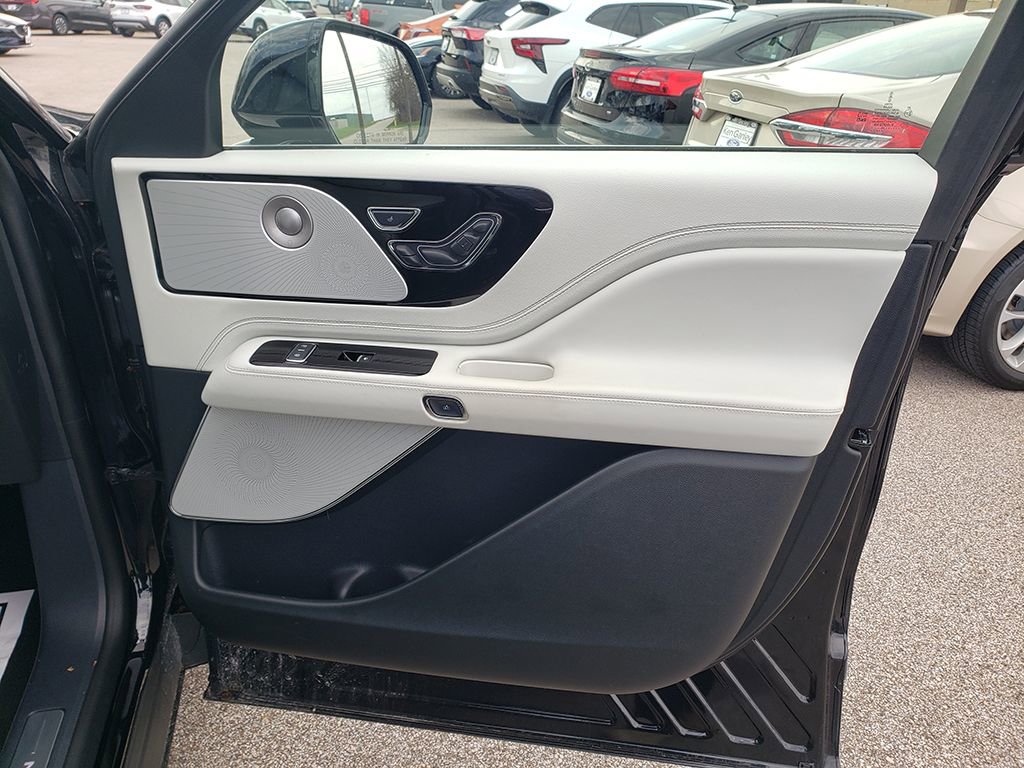 Used 2025 Lincoln Aviator Black Label AWD/4WD image 20