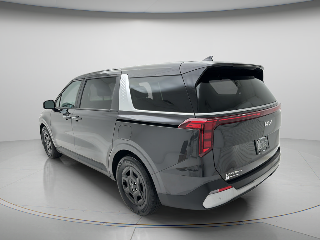 Used 2025 Kia Carnival FWD image 7