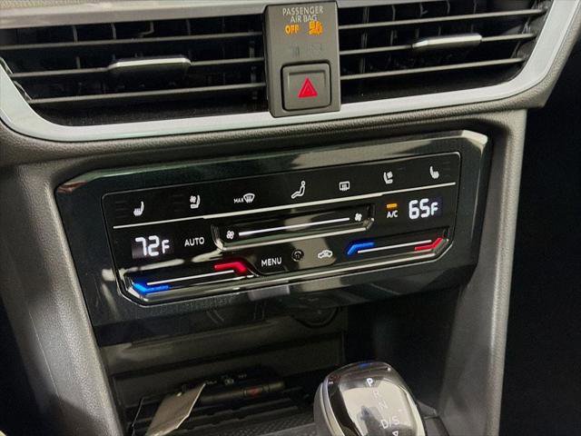 Used 2025 Volkswagen Taos SEL AWD/4WD image 17