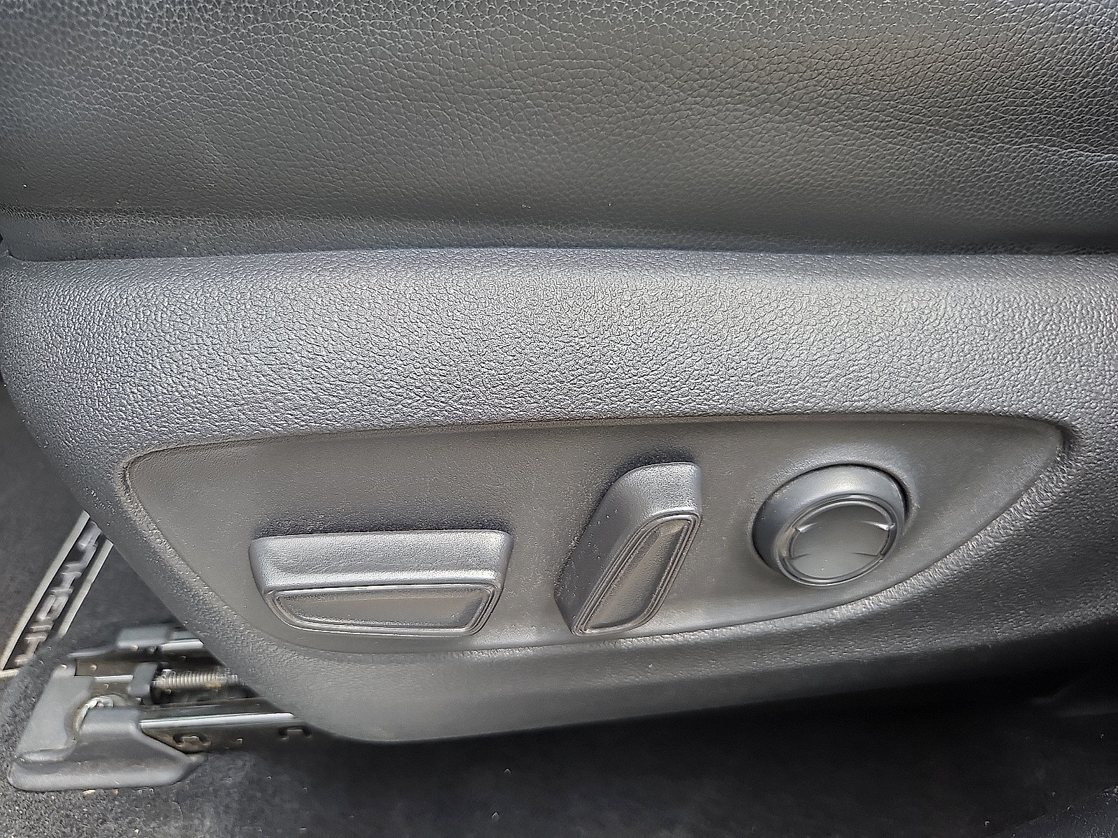Used 2023 Toyota Highlander XLE AWD/4WD image 15