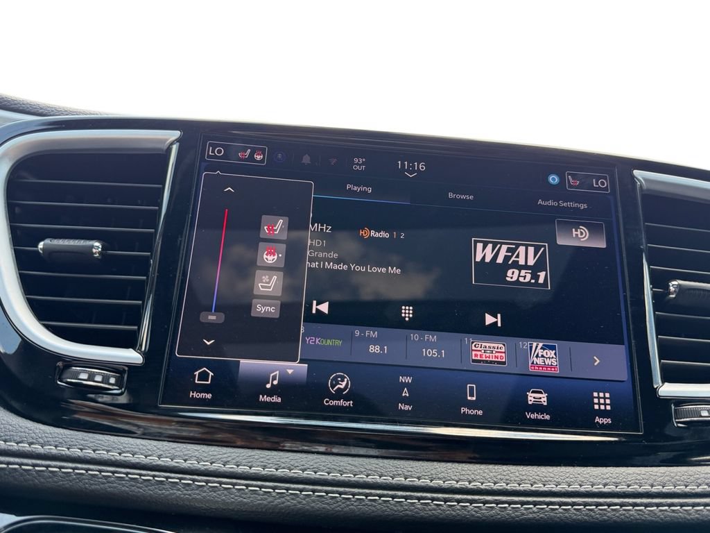 Used 2025 Chrysler Pacifica Limited FWD image 17