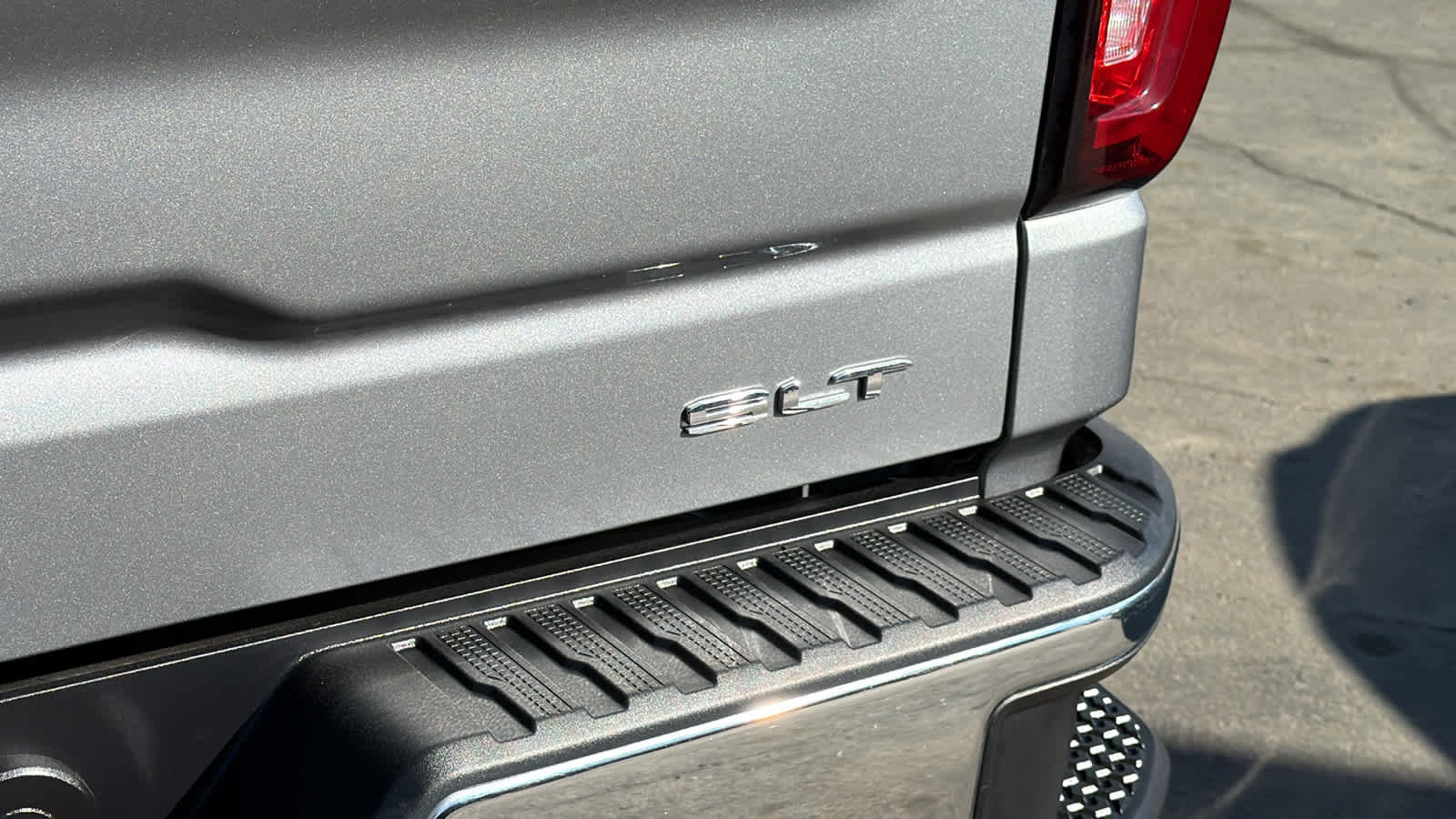 Certified 2024 GMC Sierra 1500 SLT image 28