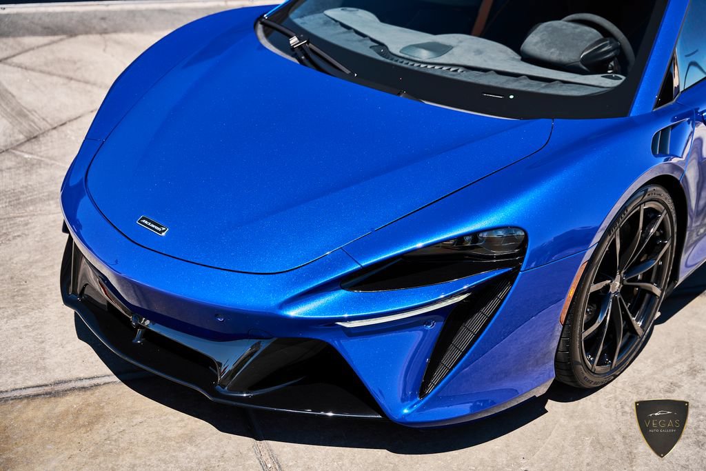 Used 2025 McLaren Artura RWD image 6