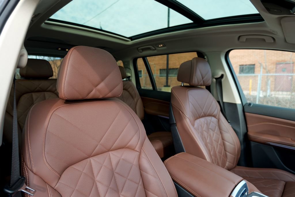 Used 2023 BMW X7 xDrive40i w/ Premium Package image 42