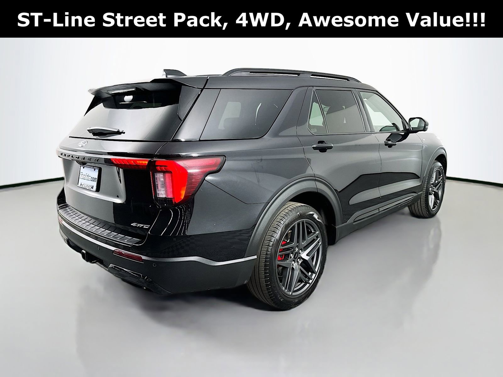 Used 2025 Ford Explorer ST-Line w/ ST-Line Street Pack image 8