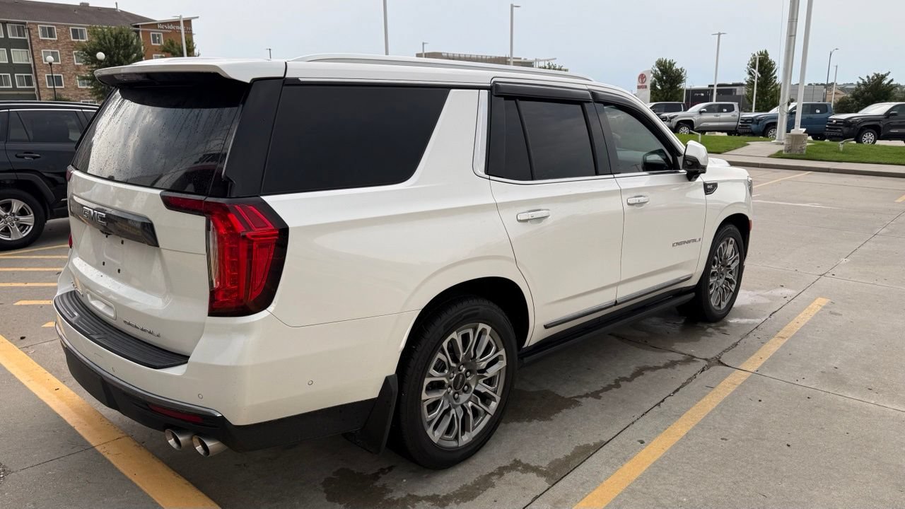 Used 2023 GMC Yukon Denali Ultimate AWD/4WD image 6