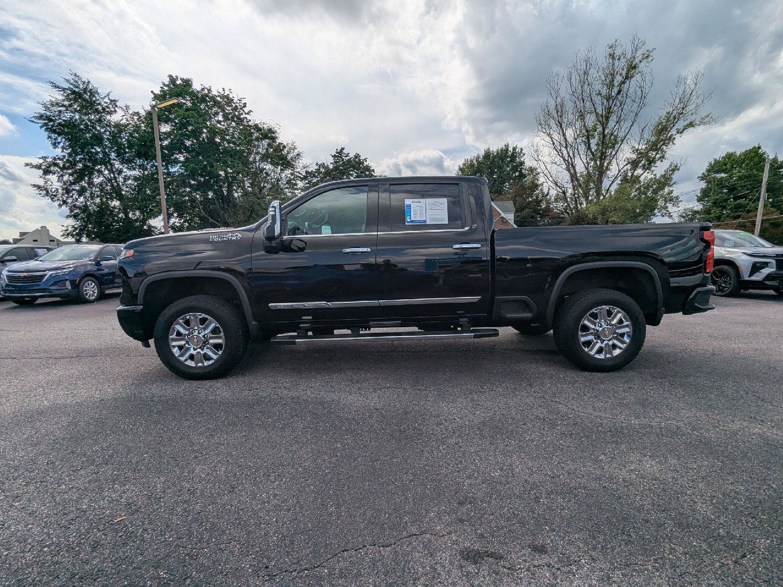Used 2024 Chevrolet Silverado 2500 High Country w/ Technology Package AWD/4WD image 4