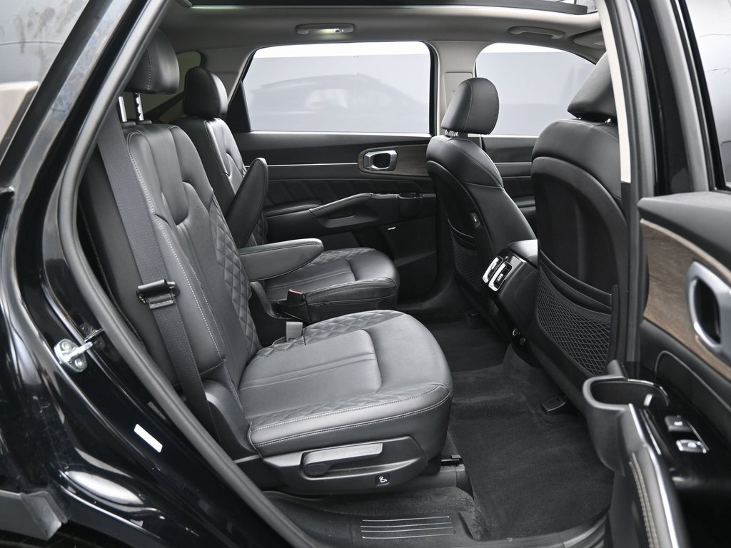 Used 2022 Kia Sorento SX Prestige image 32