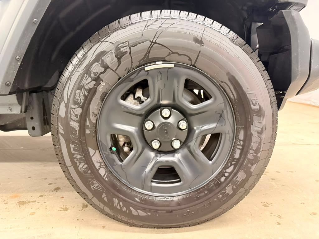 Used 2025 Jeep Wrangler Sport AWD/4WD image 17
